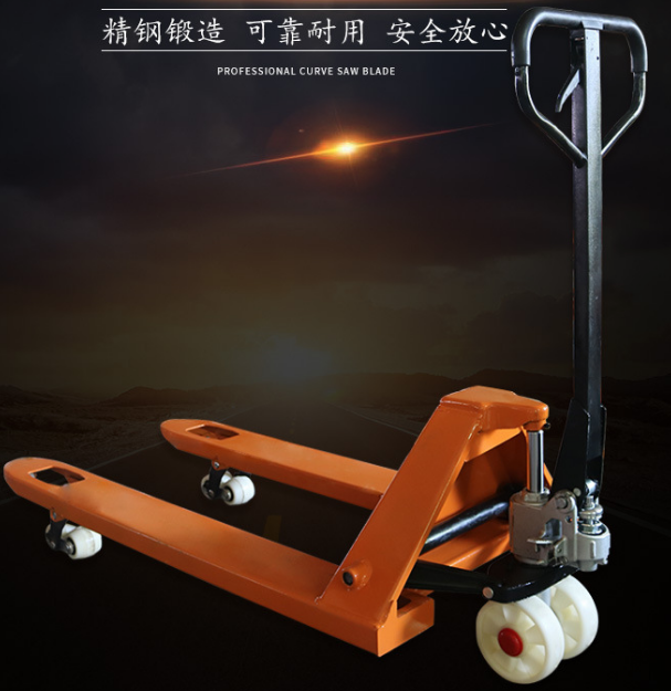 托盤底盤低，手動叉車如何順利搬運